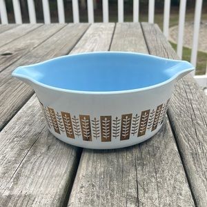 Pyrex gold leaf casserole Delphite promo 1961